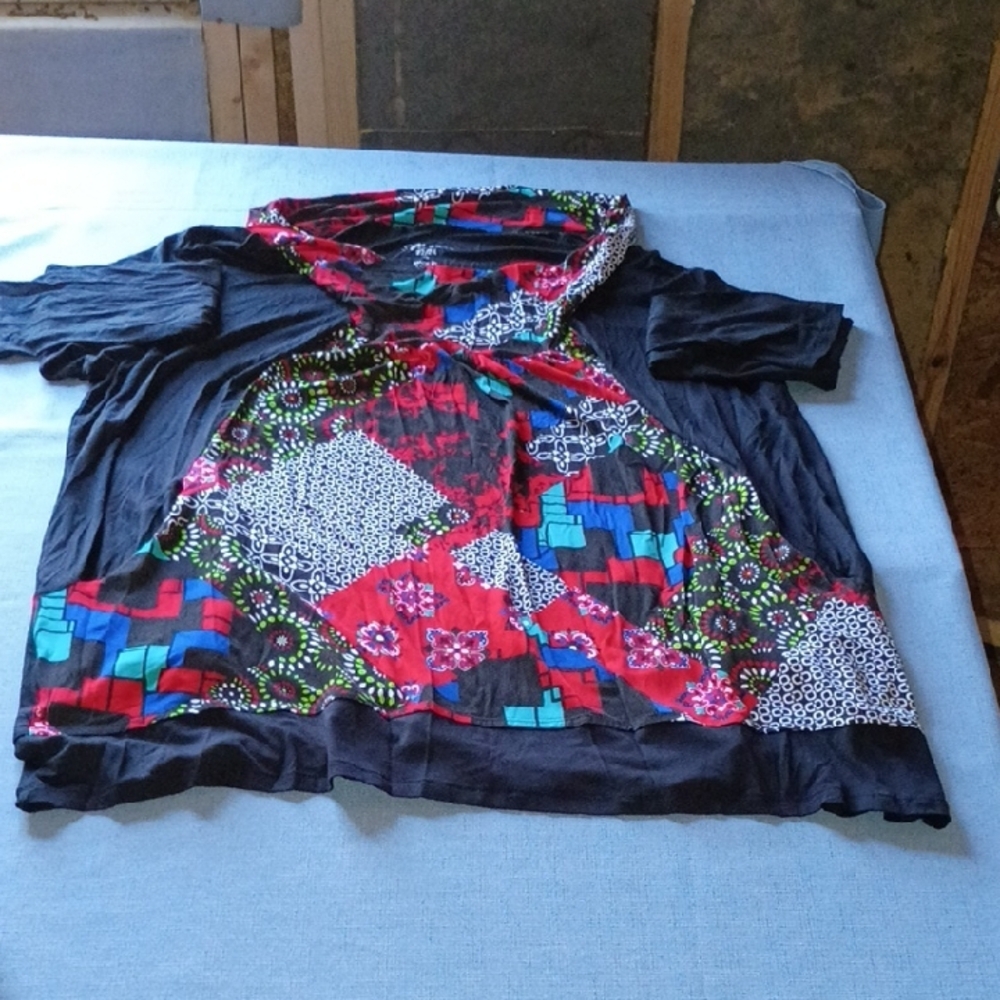 Soft Focus Geometric Pattern Top